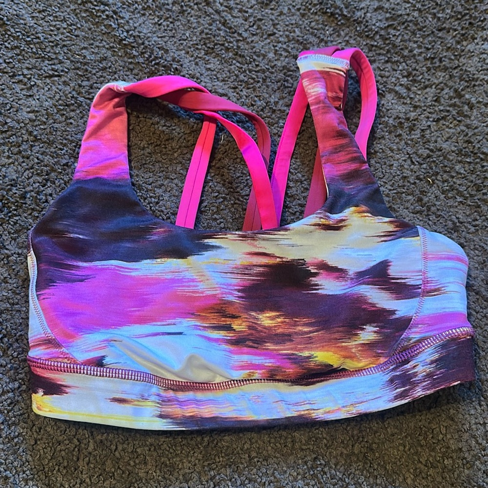 Lululemon top sports bra